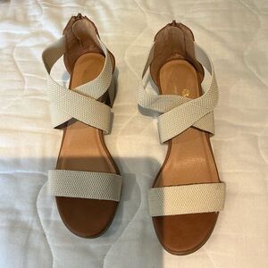 Tommy Bahama Cream Tan Sandals